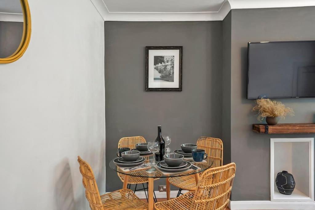 Stylish Maisonette Near The Heath With Free Parking & Wi-Fi Maidstone Eksteriør bilde