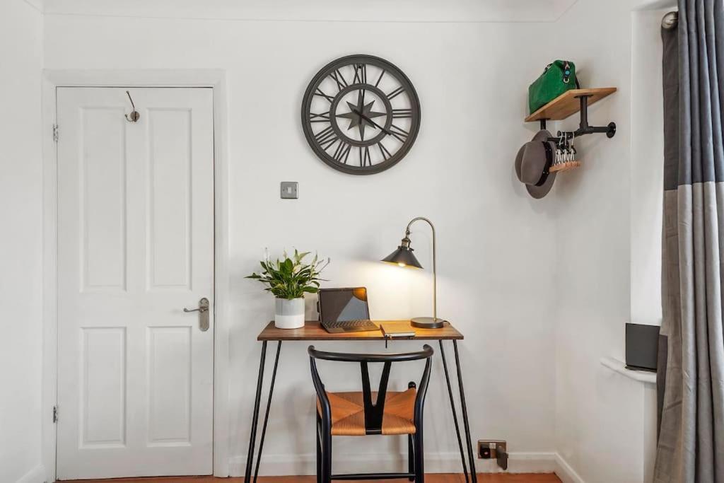 Stylish Maisonette Near The Heath With Free Parking & Wi-Fi Maidstone Eksteriør bilde