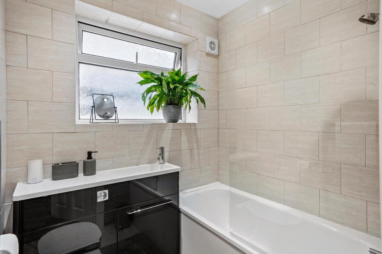 Stylish Maisonette Near The Heath With Free Parking & Wi-Fi Maidstone Eksteriør bilde